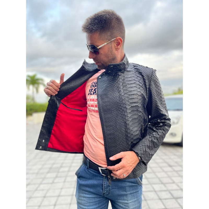 Jaket Kulit UIar Hitam . Jaket Kulit Berkualitas. Jaket Eksotis