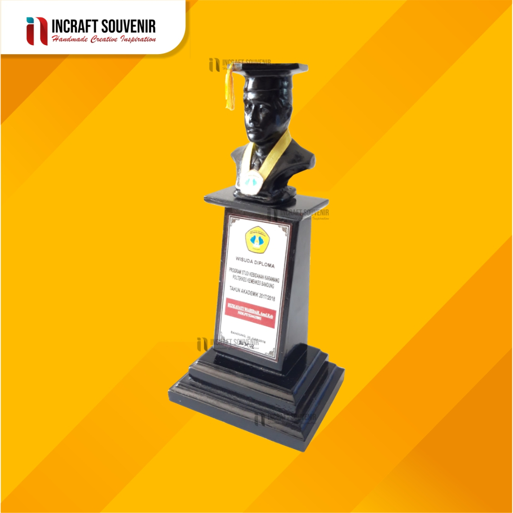 PLAKAT SOUVENIR PATUNG WISUDA