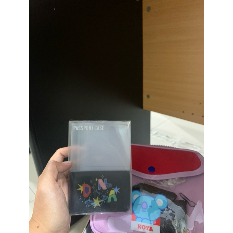 PASSPORT CASE DNA BTS OFFICIAL