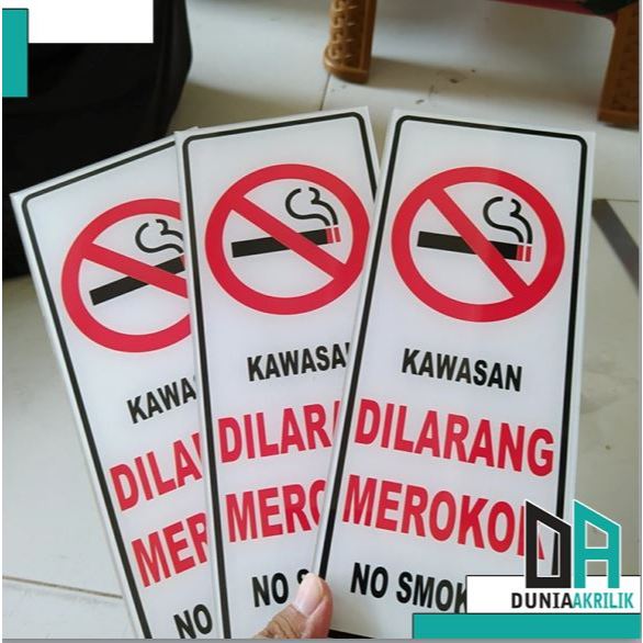 

PAPAN AKRILIK Rambu K3 Akrilik Kawasan dilarang merokok ukuran 10cm x 25cm