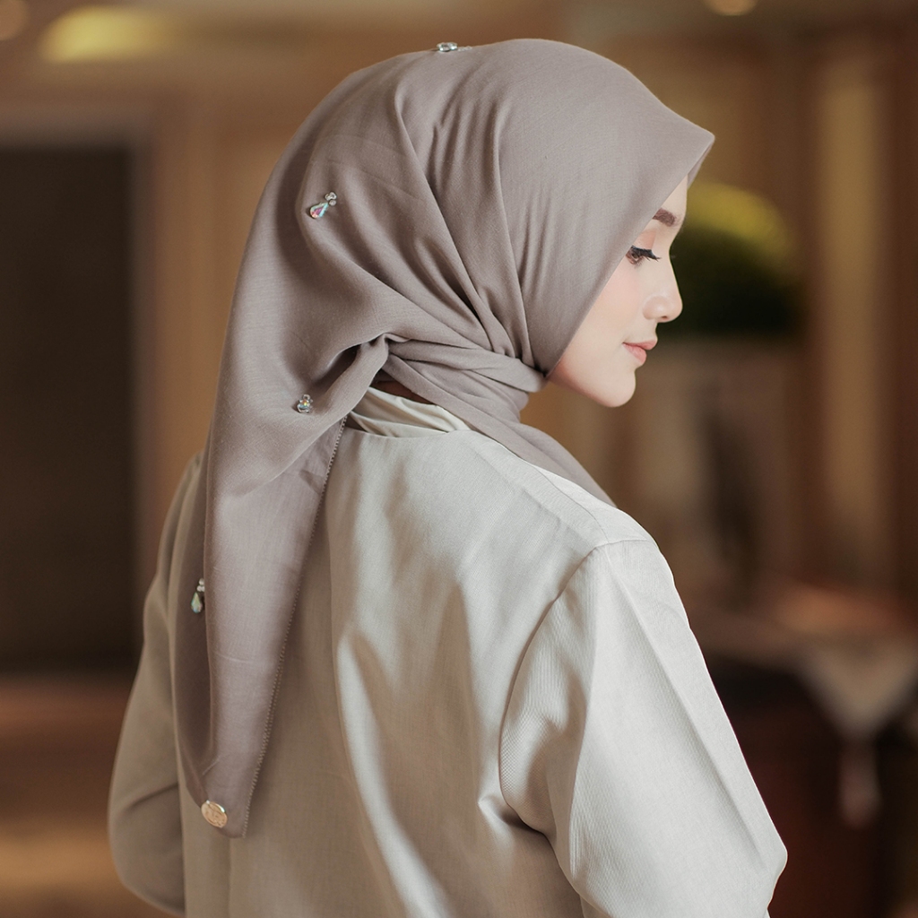 Kalya Hijab | Hijab Segi Empat Payet Mutiara Swarovski Premium Paris | Voal Square