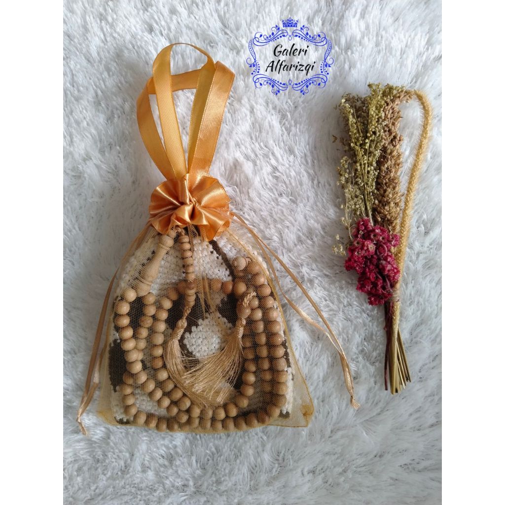 

Kantong Tas Sarung Tile Serut Untuk Pembungkus Souvenir Peci Rajut dan Tasbih