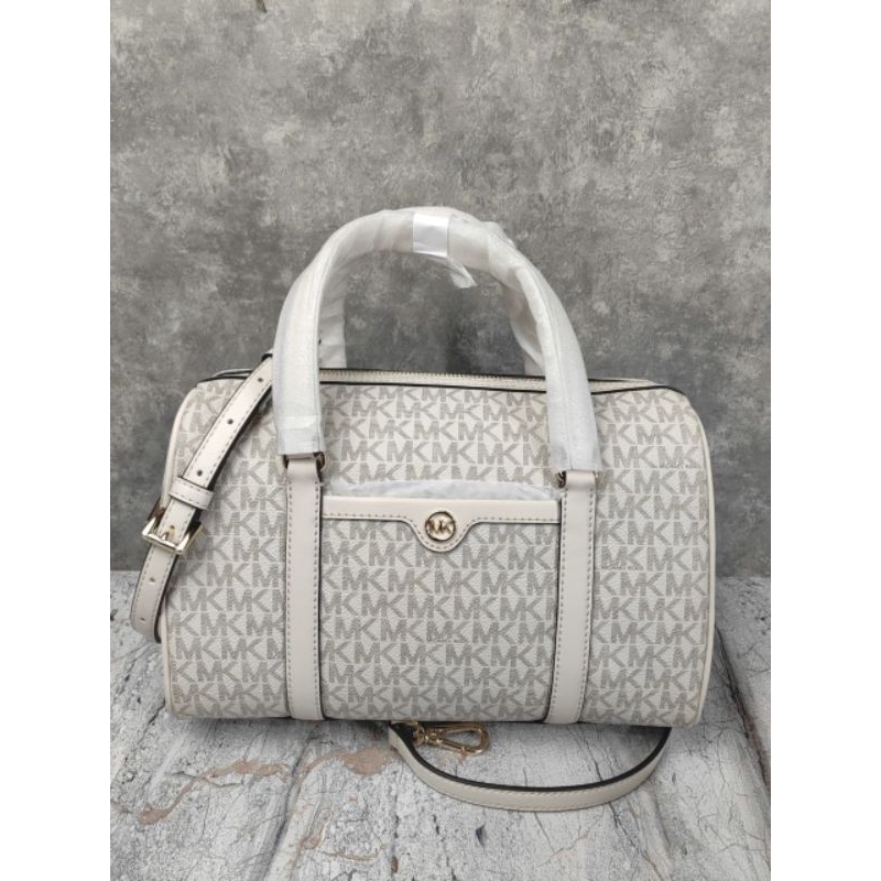 MK Travel Medium Duffle Xbody Signature Vanilla