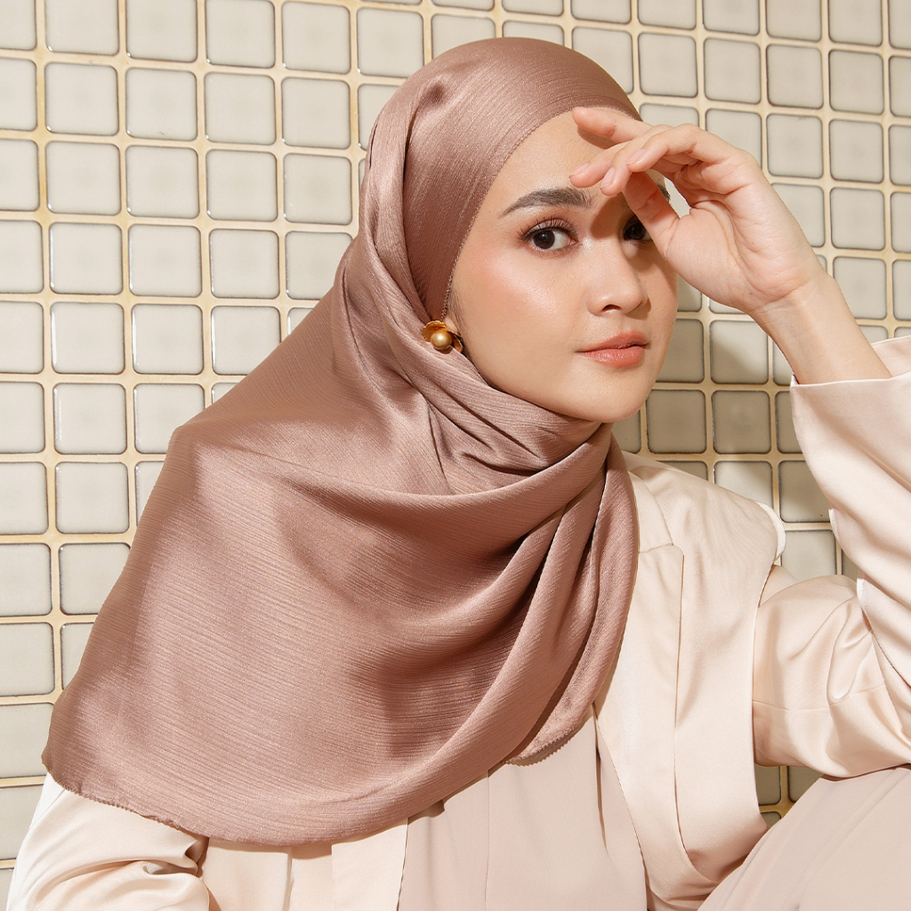 Lozy Hijab - Rayya Silk Eyelash (Pashmina Silk Bordir Pinggir Eyelash)