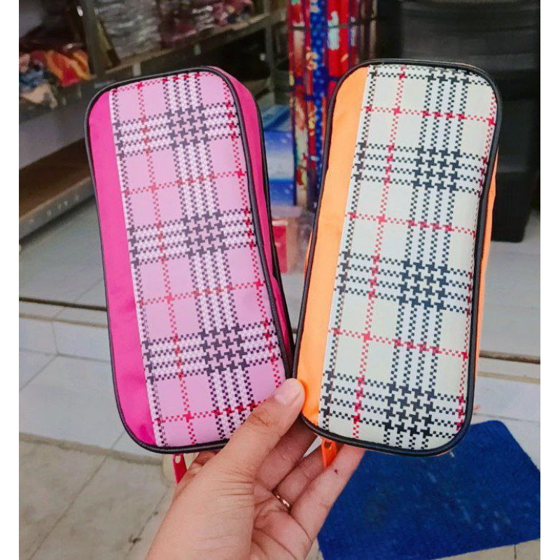 

TEMPAT PENSIL 330(MOTIF KOTAK)