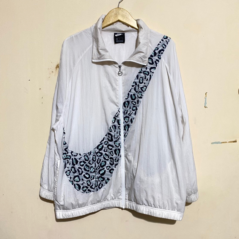 NIKE BIG SWOOSH LEOPARD JAKET