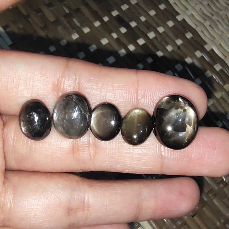 Natural Permata Black Star Sapphire Oval (C) / batu asli safir ster hitam