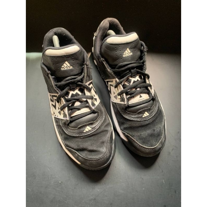 Sepatu Basket Adidas Regulate size 43