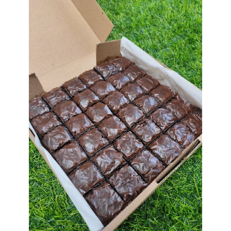 

Premium Fudgy Brownies uk. 20x20cm (Original)