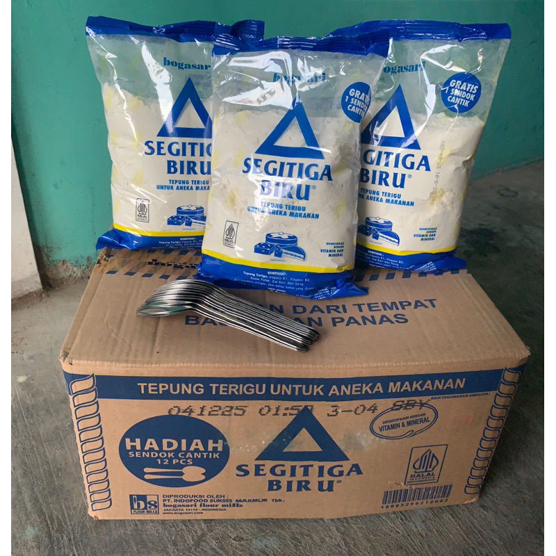 

Tepung terigu segitiga biru 1 kg
