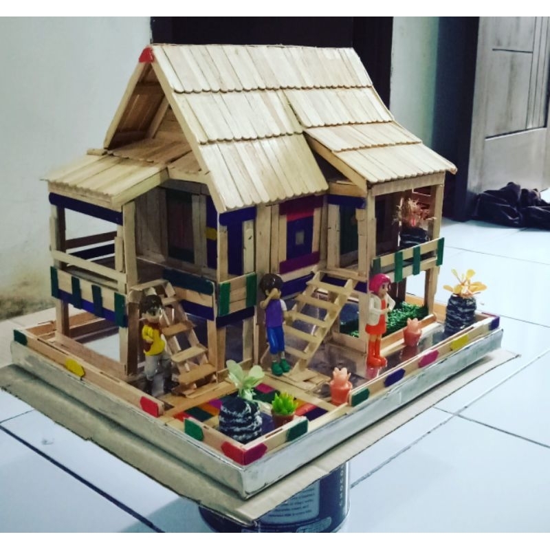 Miniatur rumah adat Sunda
