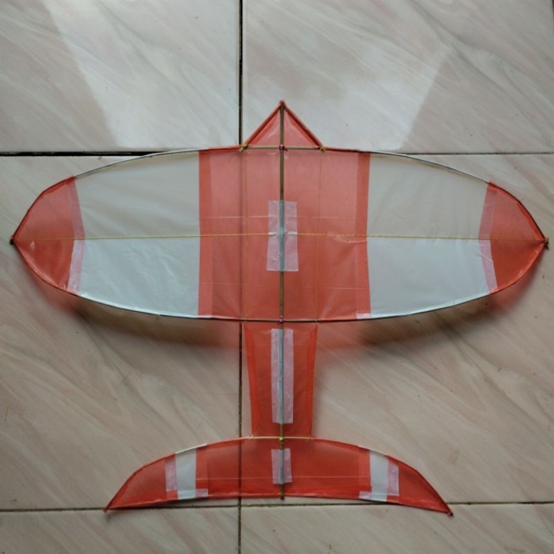 layangan layangan pesawat merah putih