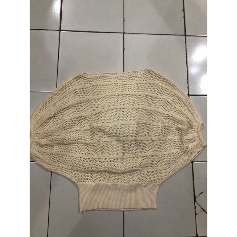 PRELOVED RAJUT BATWING JARING-JARING