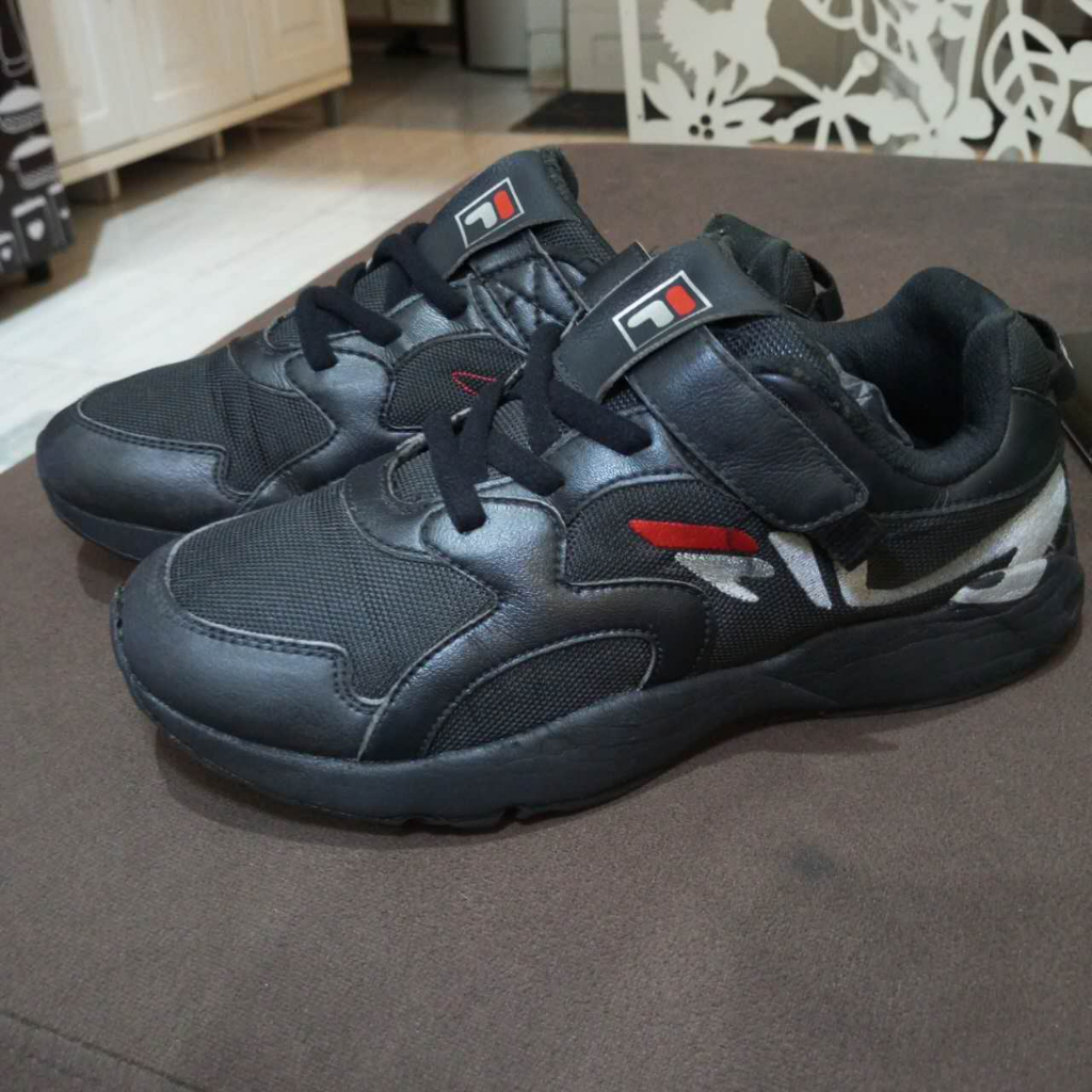 Sepatu Fila Full Black second Uk 37