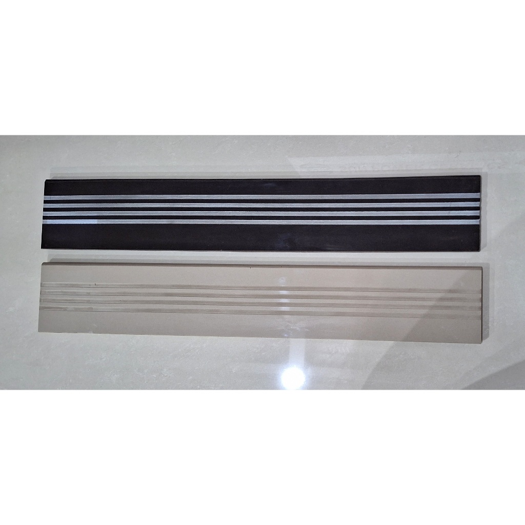 Stepnosing Granit/ Lis tangga / Anti slip tangga ukuran 10x60 cm  dengan warna hitam dan cream