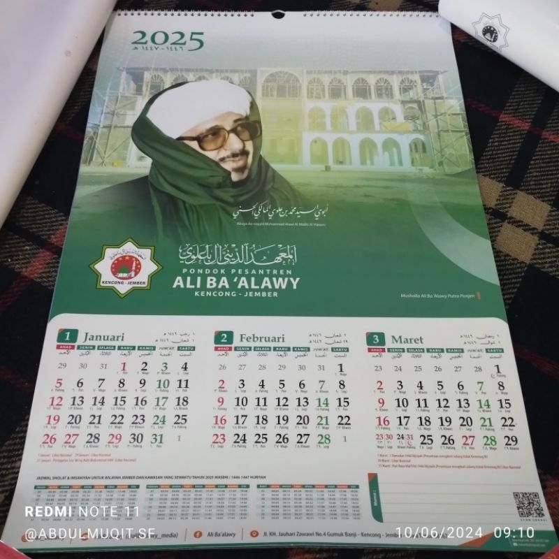 

Kalender 2025 PP. Ali Ba 'Alawy (Gus Sholah Kencong Jember) Kertas Tebal Gambar Sayyid Muhammad Bin 'Alawi Al-Maliki Al-Hasani