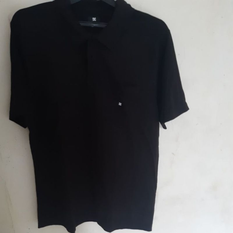 kaos berkerah dc hitam