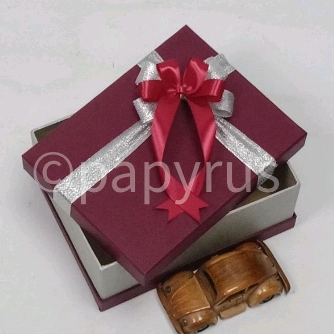 

PAPYRUS Sandwich 17,5x22,5 Tinggi 10cm Kotak Kado Gift Box V1