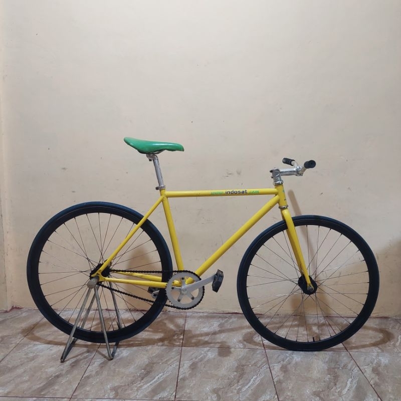 sepeda Fixir basic Airwalk pista