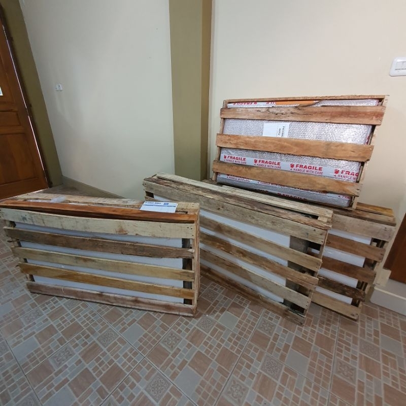 Packing Kayu TV
