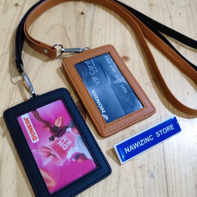 

Cashback TEMPAT ID CARD KULIT SINTETIS TIGA KARTU NEW DENGAN TALI GANTUNGAN