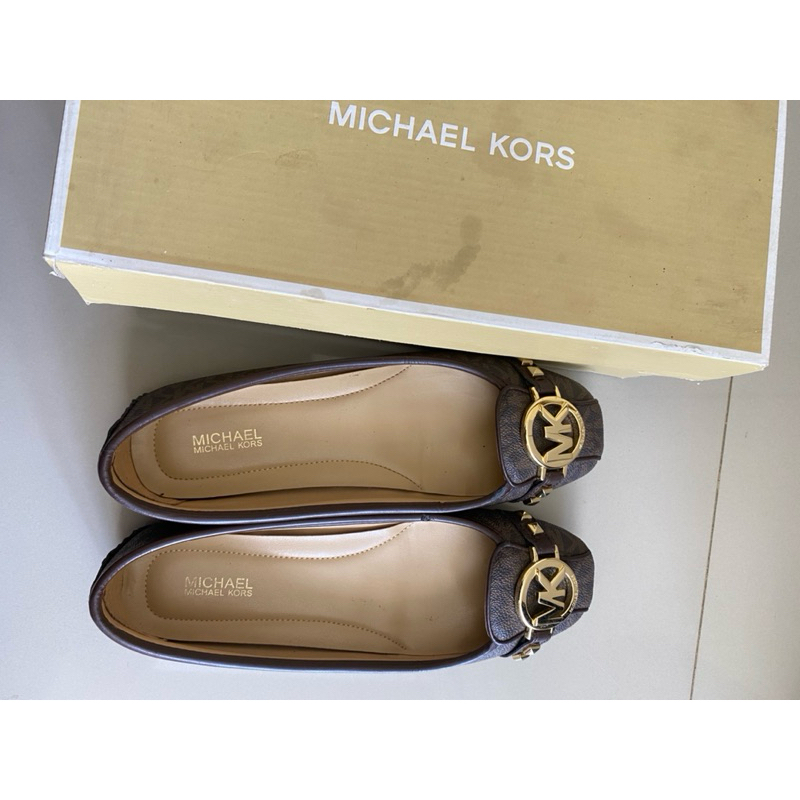 preloved sepatu michael kors fulton stud cokelat