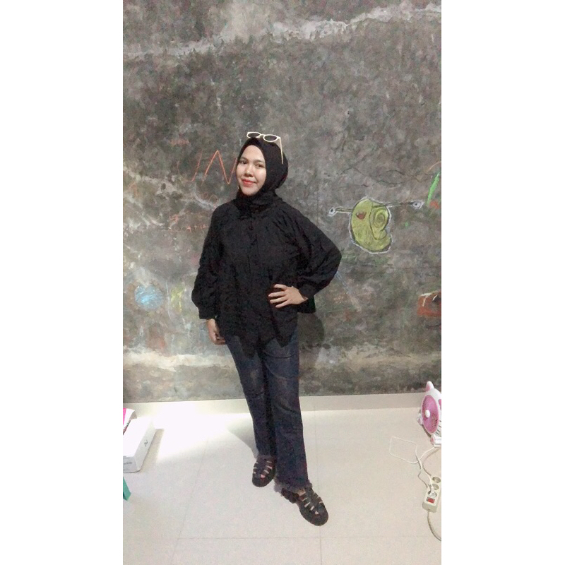 blouse hitam polos
