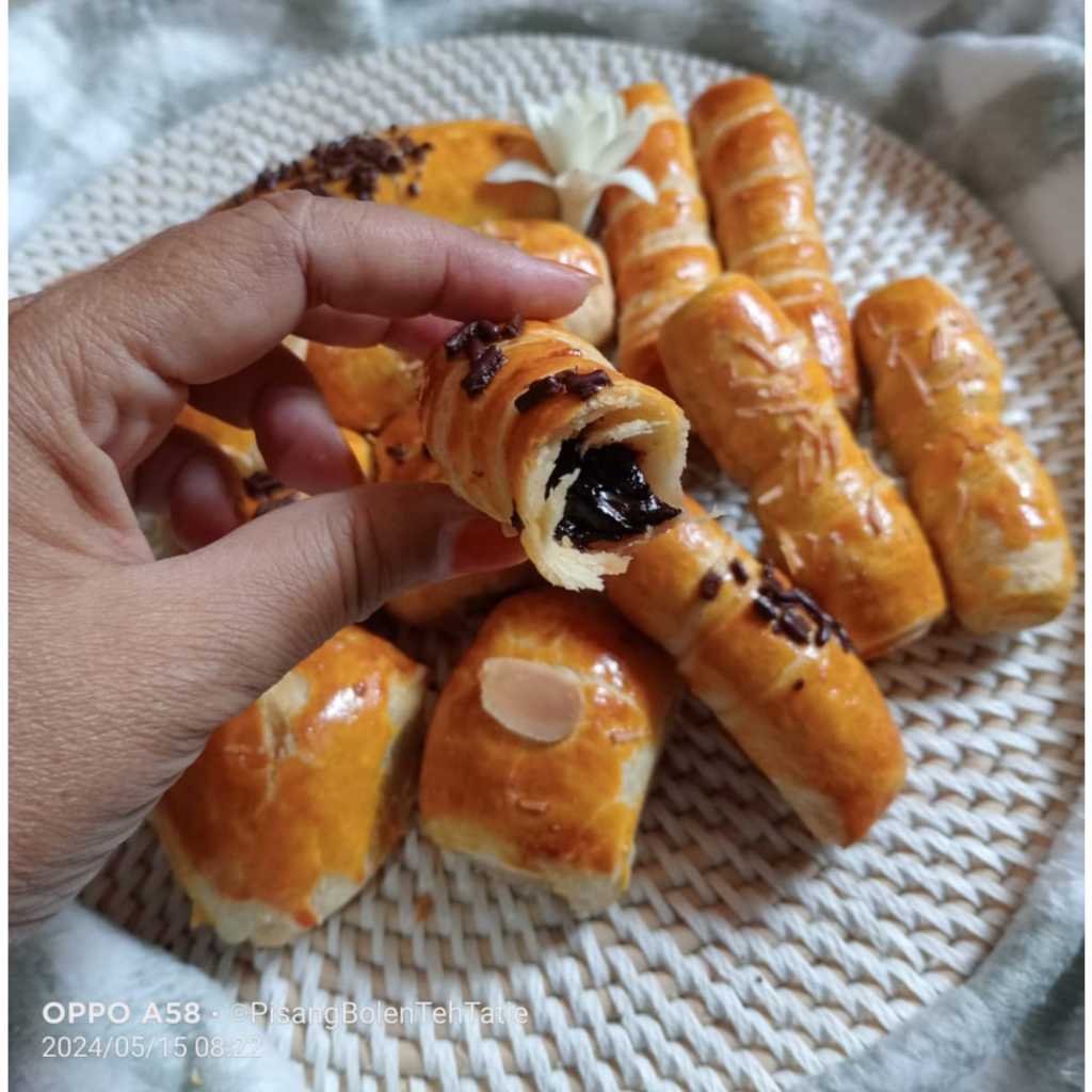 

CHOCO ROLL COKLAT ROLL ISI 8 PCS OLEH OLEH KULINER BANDUNG