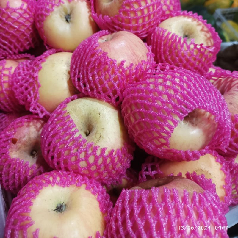 

APEL FUJI IMPORT PREMIUM FRESH 1 KG . BUAH LANGIT