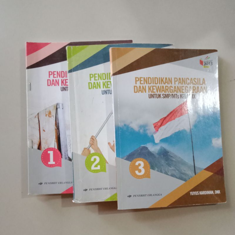 

Pendidikan Pancasila dan kewarganegaraan untuk SMP/Mts