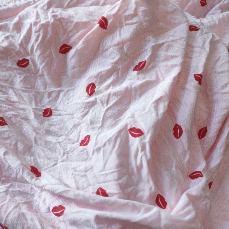 KAIN KILOAN KAOS PRINTING BIBIR MERAH SPANDEK RAYON ELASTIS
