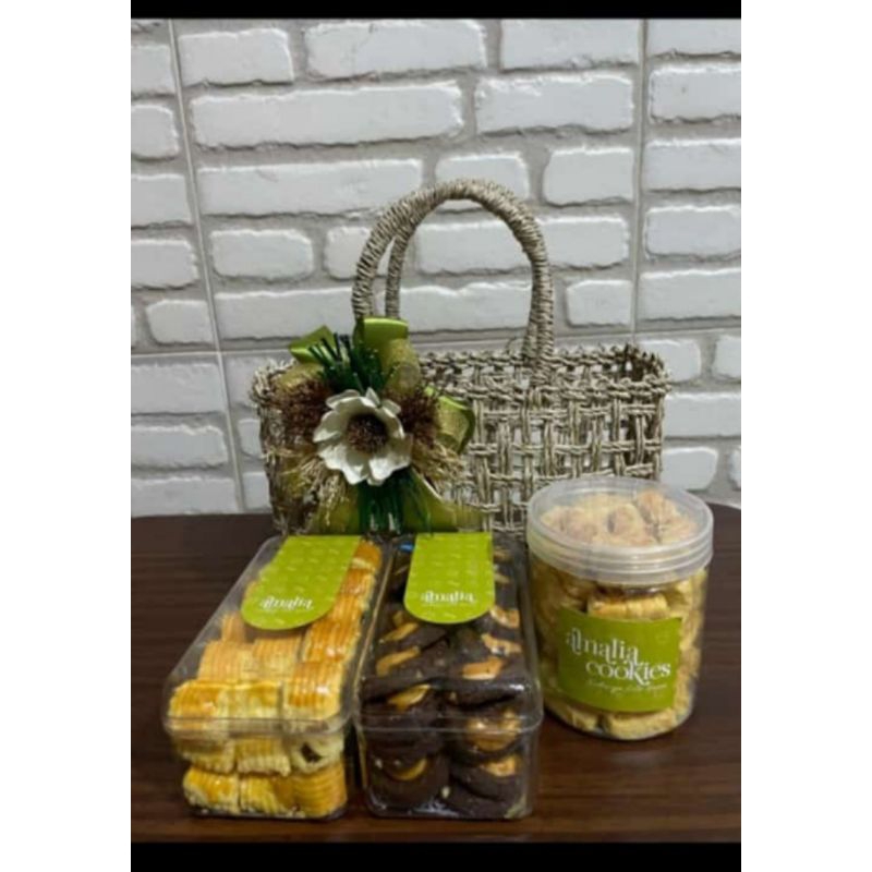 

Kuker Lebaran Kue Kering Premium Amalia Cookies Bakery Nastar Kastangel Sagu keju Coklat Almond Choco cheese Coklat Mede Choco chips mede greentea