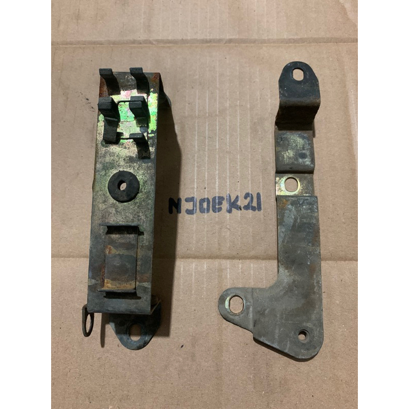 Klem Breket Pangkon Dudukan Aki Honda Megapro Lama Hiu Primus Original