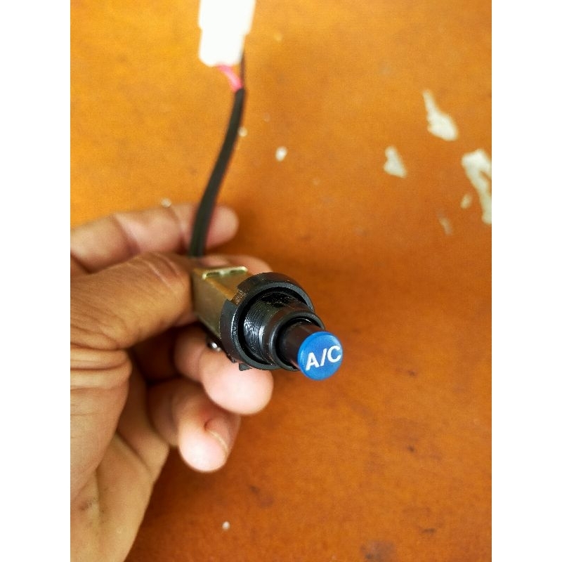 Tombol saklar AC bulat universal