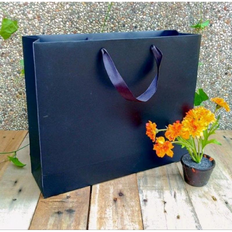 

Paperbag Black Doff uk 36 x 30 x 10cm