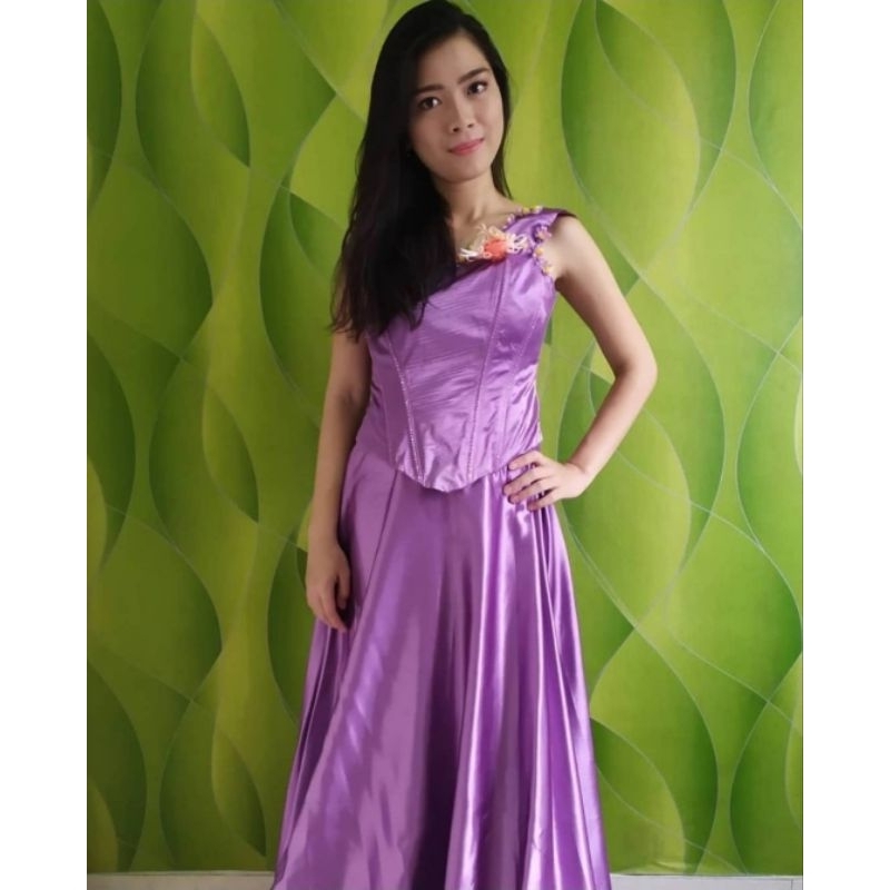 Gaun Pesta warna ungu muda
