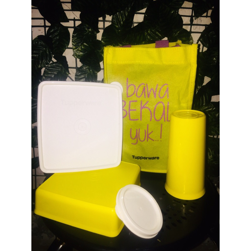 paket tempat makan dan tempat minum juga tas jinjing TUPPERWARE