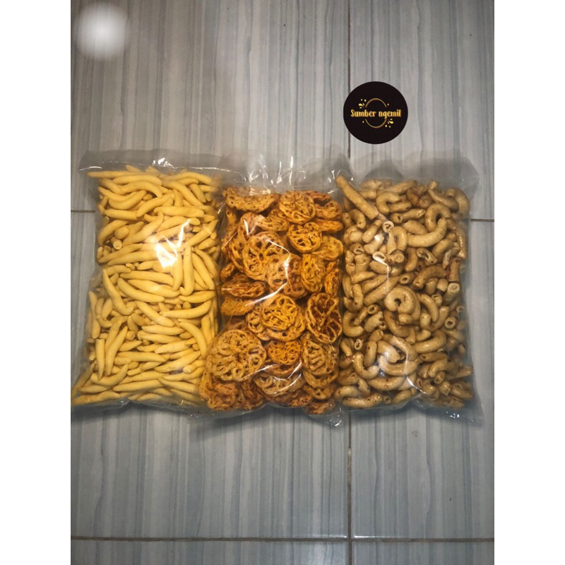 

Bundling hemat stik keju,macaroni pedas,krupuk mawar pedas 750gram snack