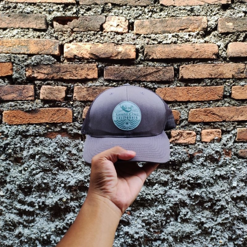 Topi / Trucker Santa Cruz By Yupoong Original Second