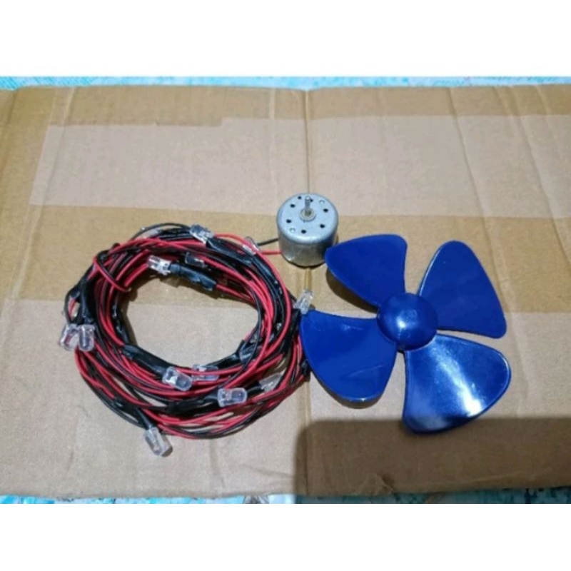 satu set lampu layang layang dan dinamo panjang kabel 1.5 meter lampu 10 biji hijau sudah di rakit t