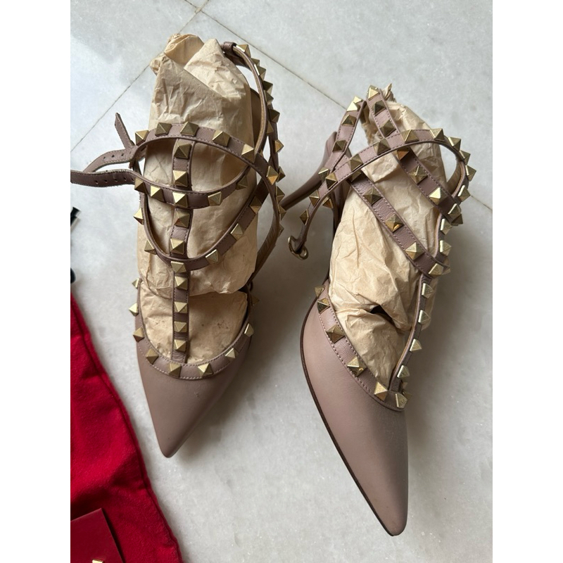 Preloved Valentino Gavarani Rockstud shoes size 38 in pale blush