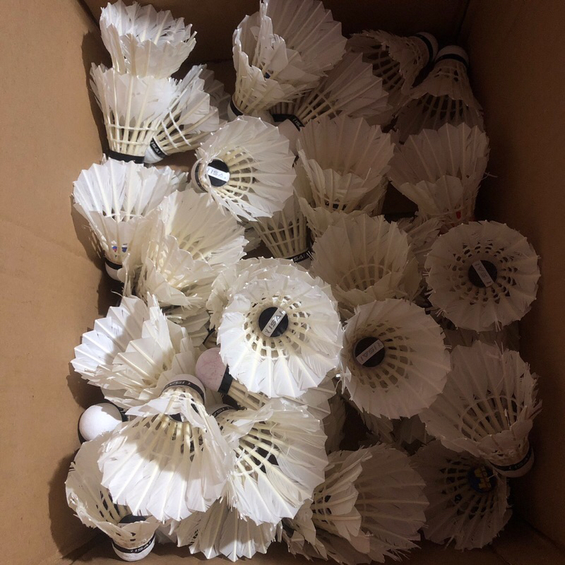 Shuttlecock Badminton Bekas Seperti Baru