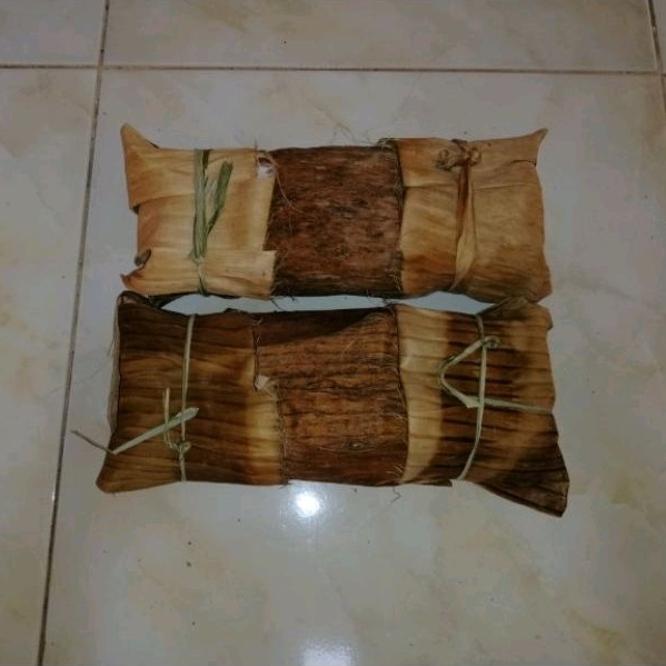 

2 BUNGKUS GULA AREN ASLI BAWEAN