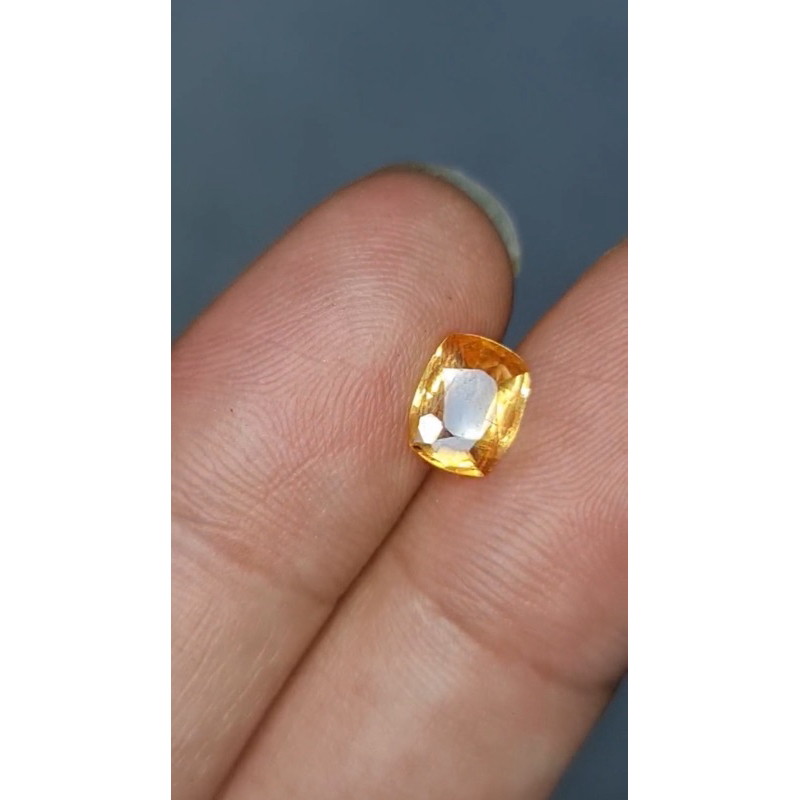 Natural Yellow Sapphire Srilanka 1 crt up meja lebar clean memo kgl