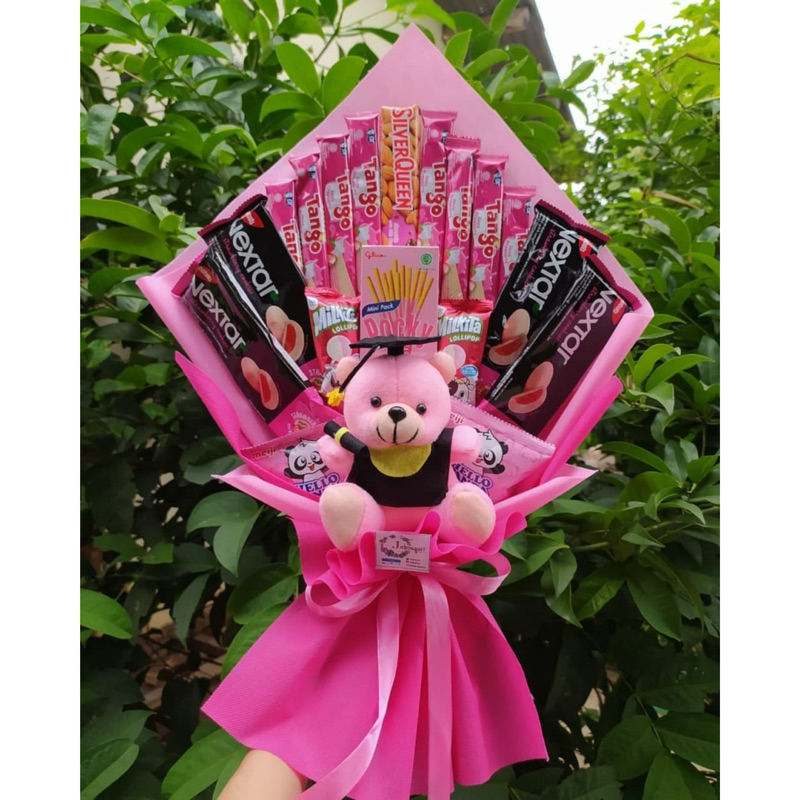 

BUKET SNACK SILVERQUEEN LENGKAP BONEKA WISUDA HADIAH WISUDA SIDANG CANTIK