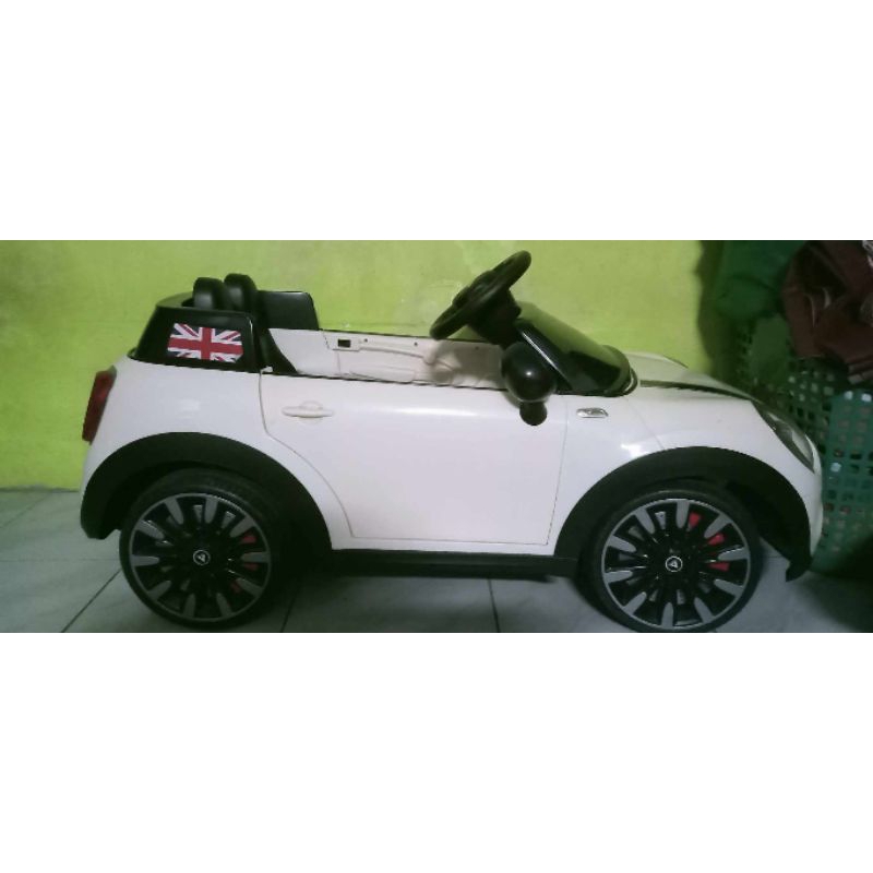 mobil mobilan anak minikuper seken tapi masih bagus