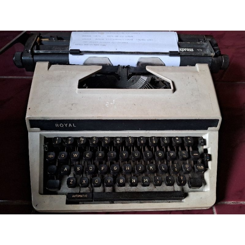 Mesin Ketik Vintage Jadul  Merk Royal