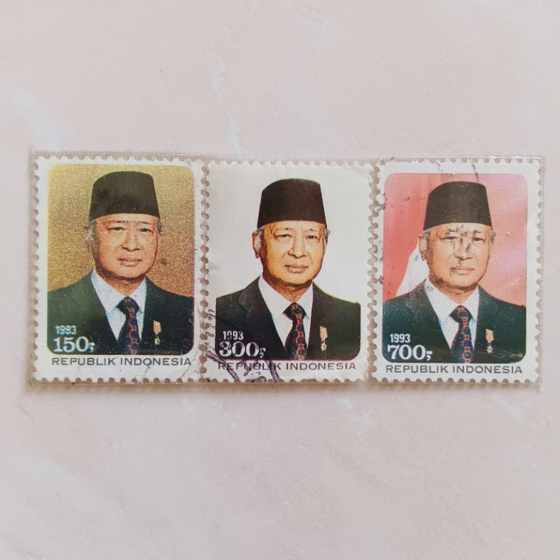 

(AB) Perangko Indonesia 1993 Presiden Soeharto Set Lengkap 3 pcs Used