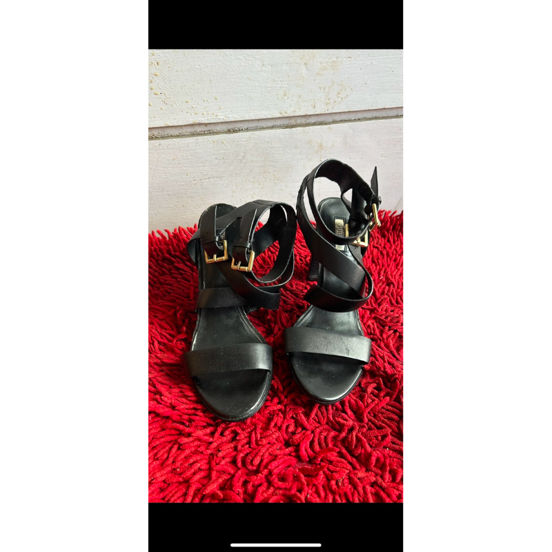 sepatu guess