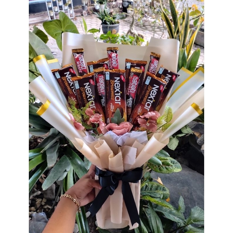 

buket jajan/snack, buket kopi ukuran besar (bisa request)/ buket wisuda, buket hadiah